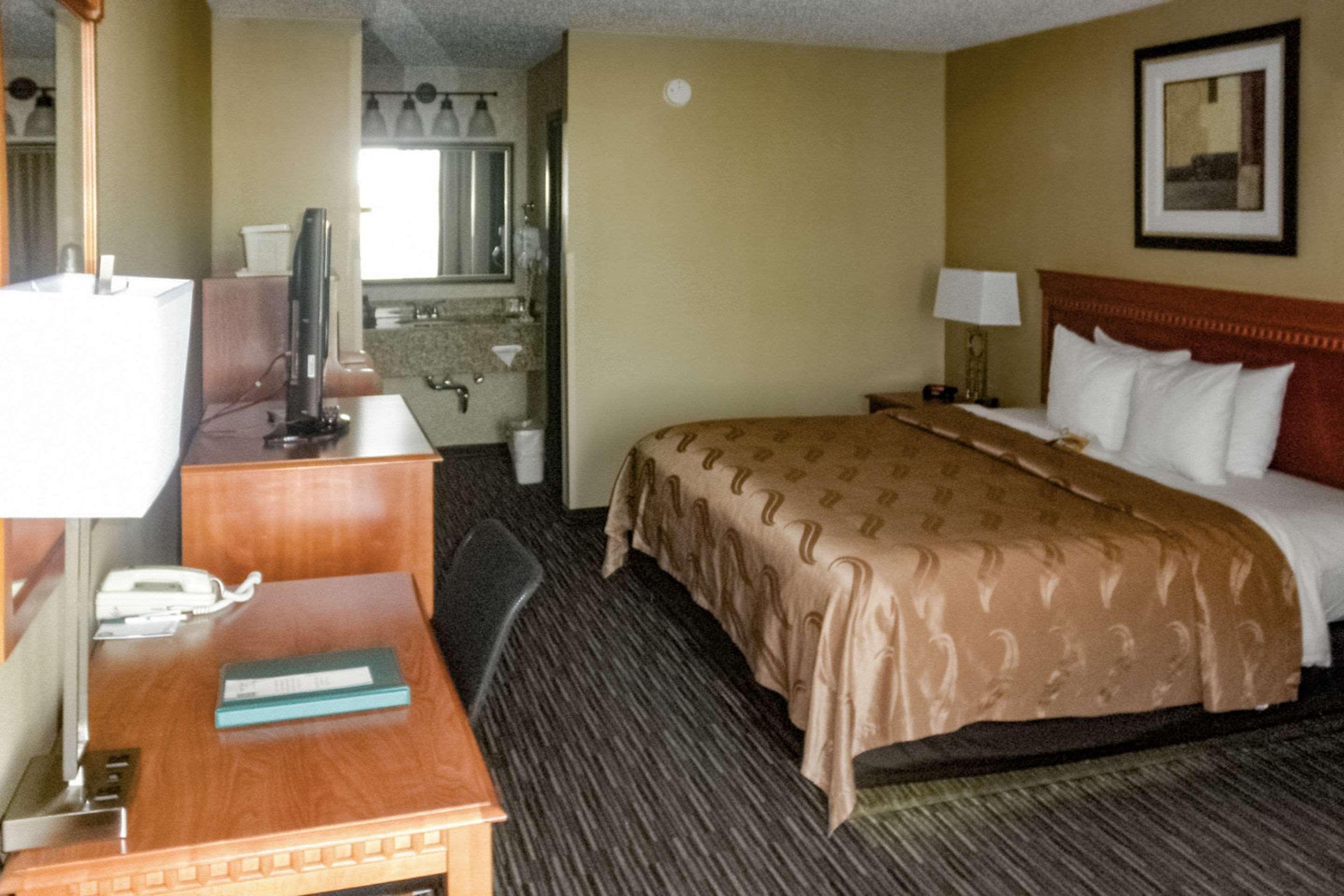 Quality Inn Columbus, Ms Екстериор снимка